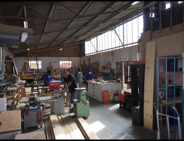 300M² FACTORY RENTED IN PAARDEN EILAND